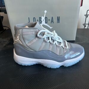 Air Jordan 11 cool cool grays size 8.5